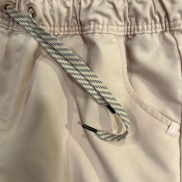 Jaanuu 5-Pocket Classic Jogger Scrubs in Blushing Pink - Picture 5 of 6